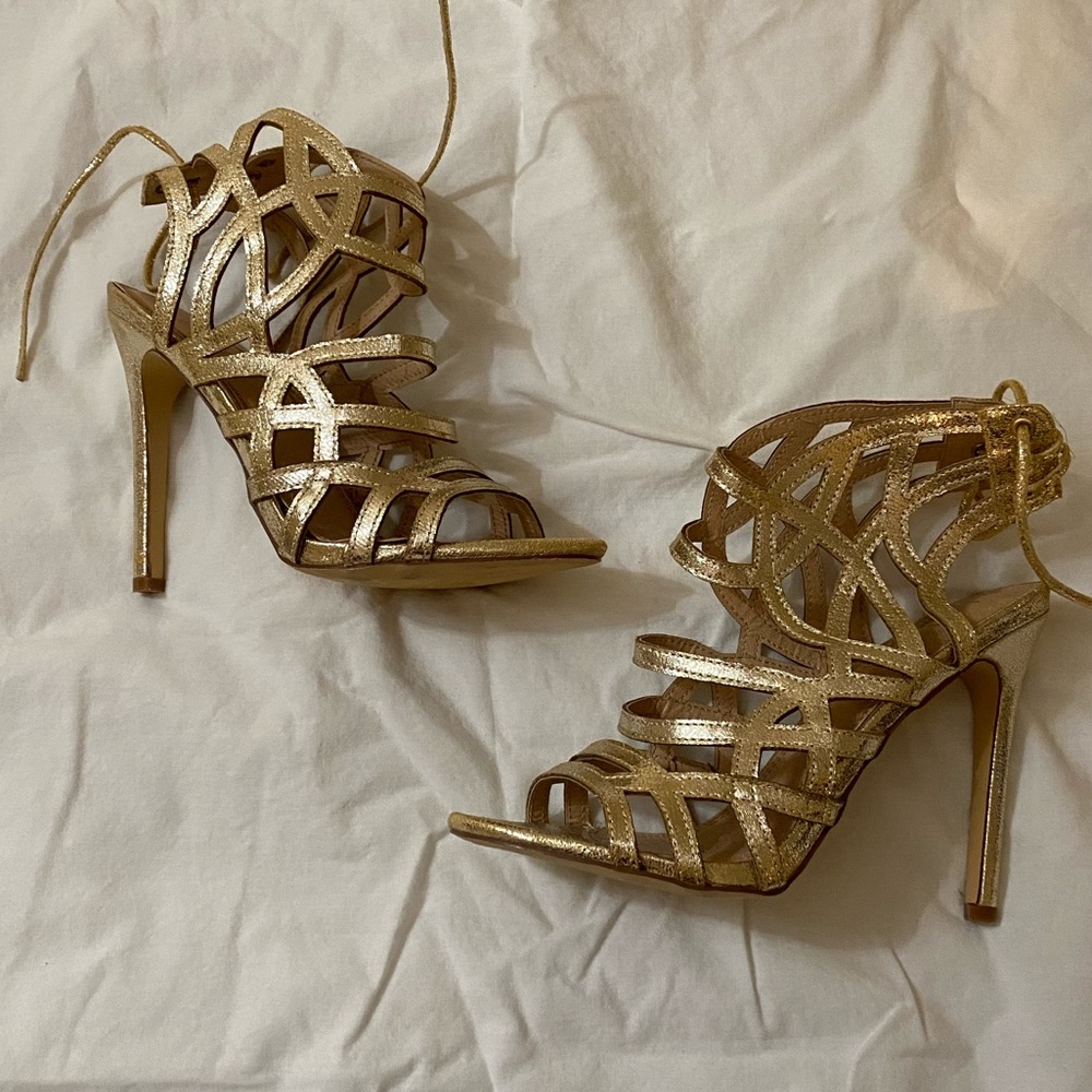 Gold heel with tie back size 8 great condition